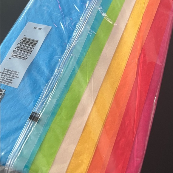 40 Sheets Hallmark Gift Tissue 19..75x20" In. 109.7 Sq Feet (10.1 m2) - Picture 11 of 12